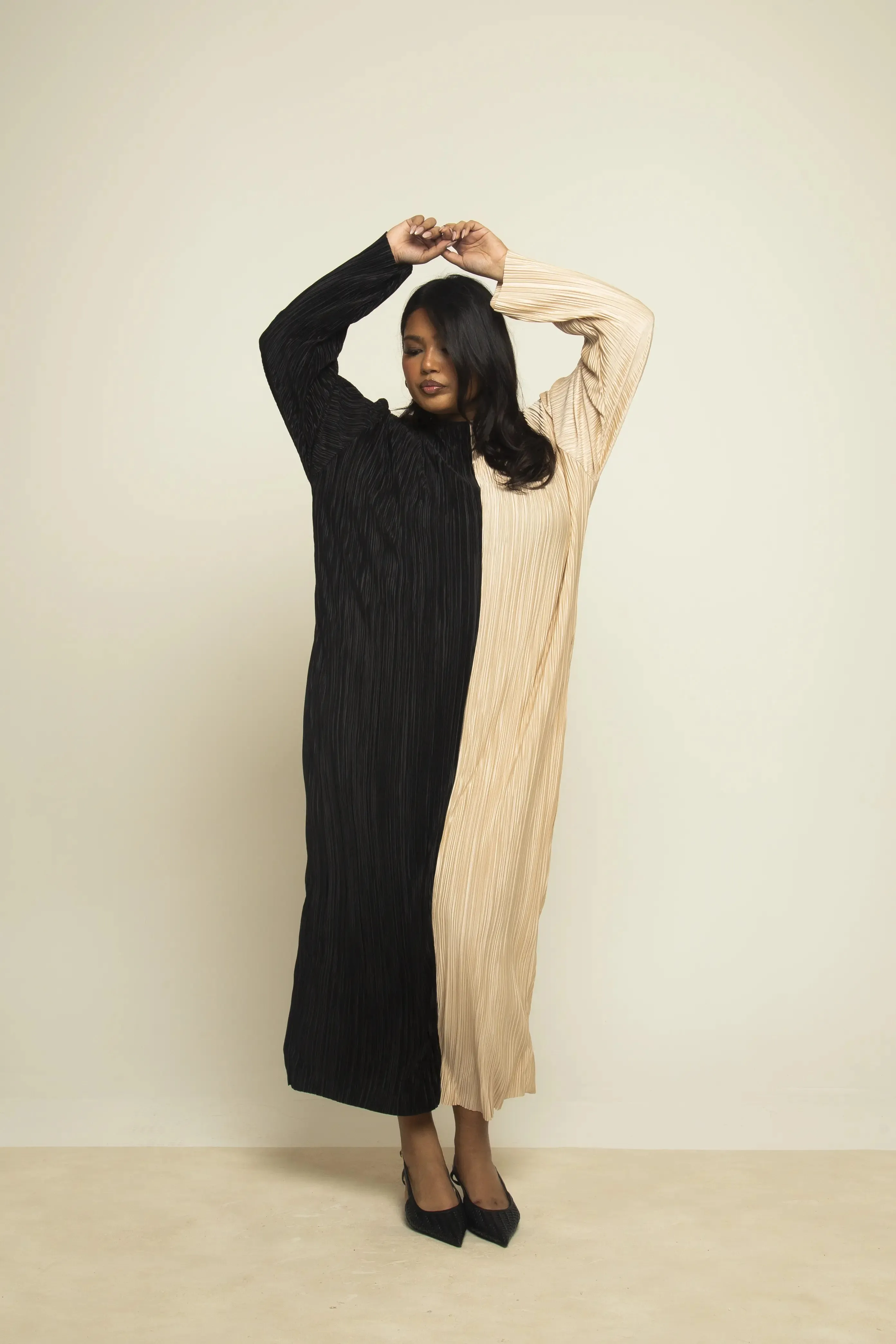 Curve colourblock plisse column fit midaxi dress