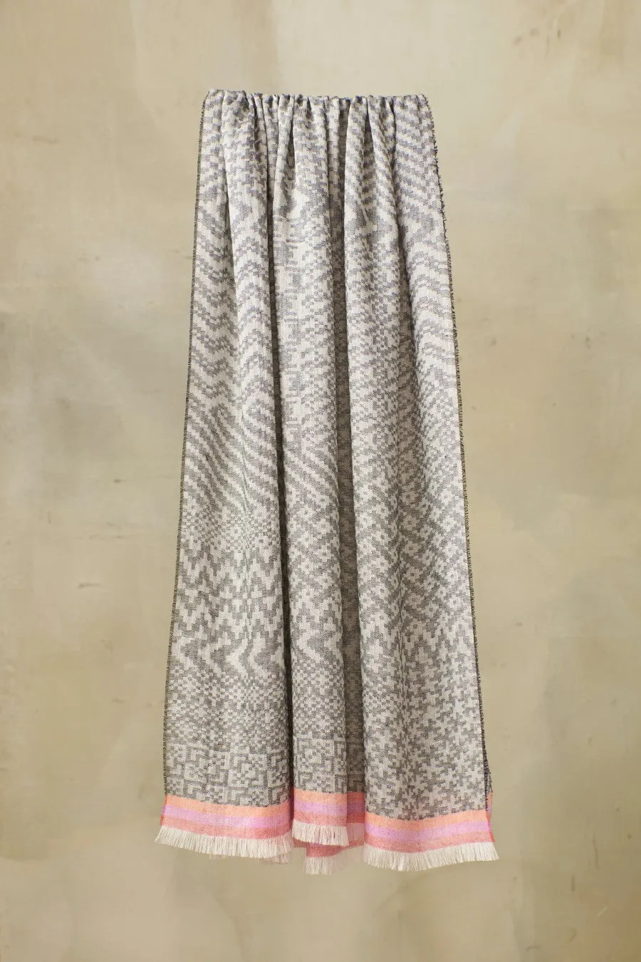 Tessira Shawl Baby Alpaca Color White & Black